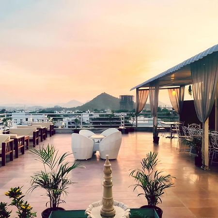 Hotel The Celebration By Amod Best Hotel & Rooftop อุเดเปอร์ ภายนอก รูปภาพ