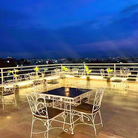 Hotel The Celebration By Amod Best Hotel & Rooftop อุเดเปอร์ ภายนอก รูปภาพ