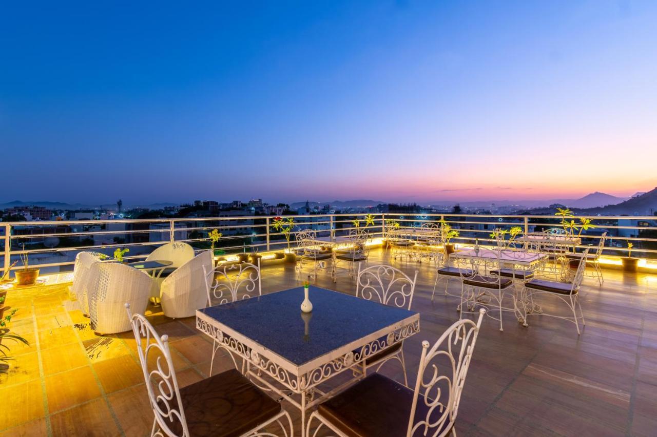Hotel The Celebration By Amod Best Hotel & Rooftop อุเดเปอร์ ภายนอก รูปภาพ