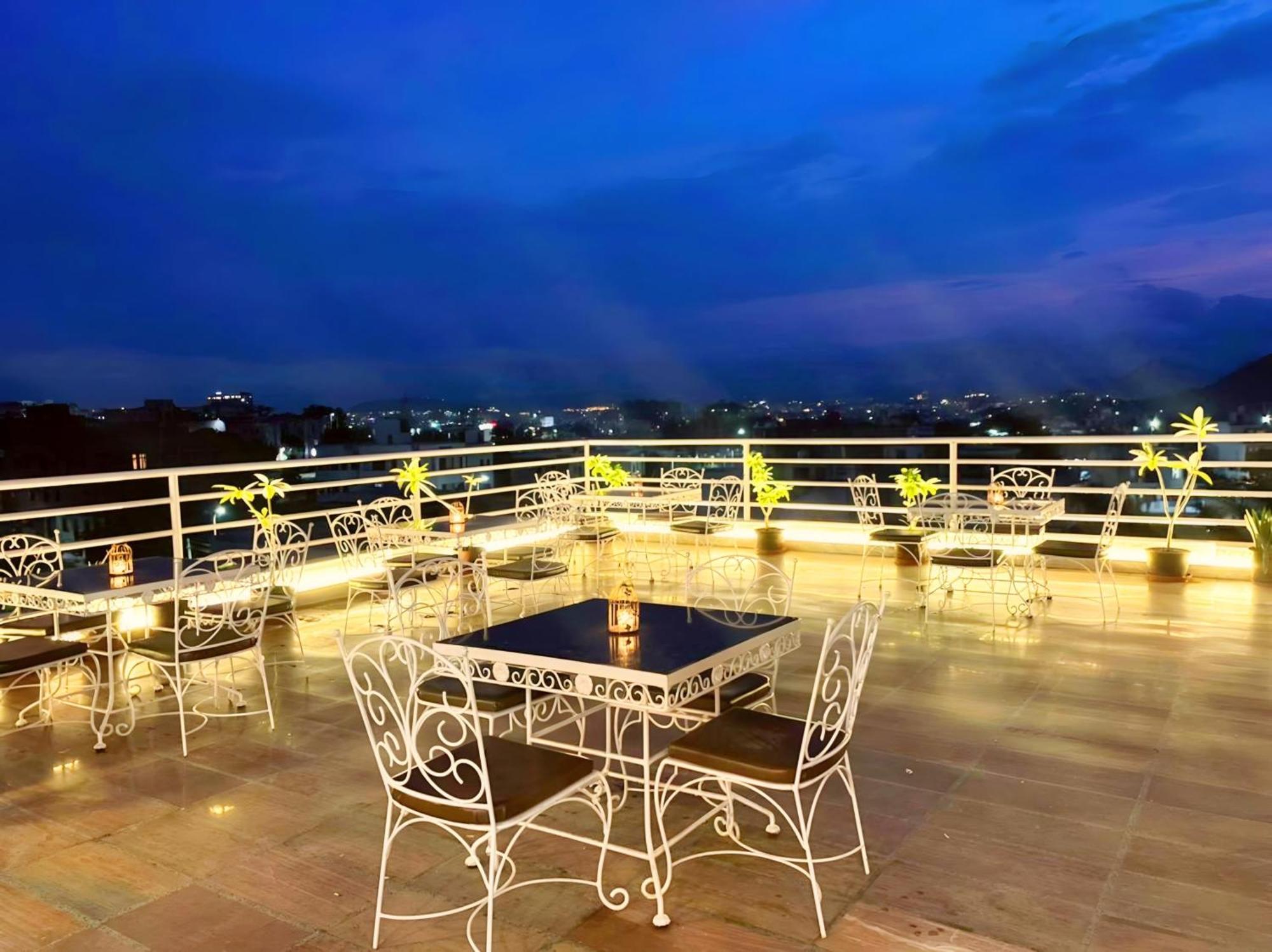 Hotel The Celebration By Amod Best Hotel & Rooftop อุเดเปอร์ ภายนอก รูปภาพ