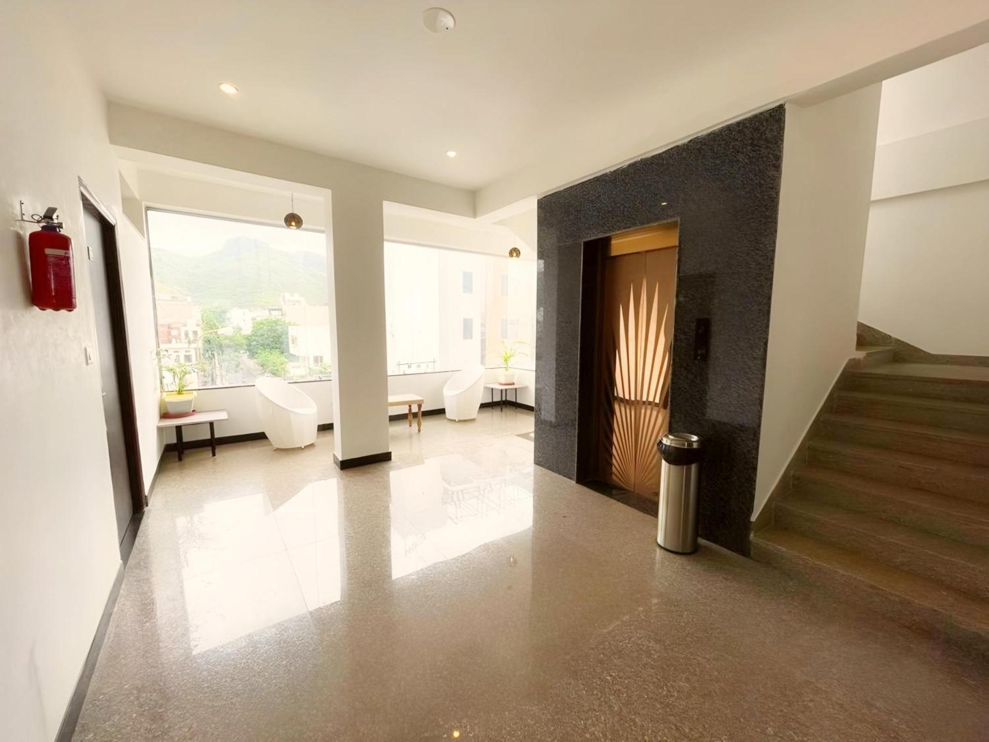 Hotel The Celebration By Amod Best Hotel & Rooftop อุเดเปอร์ ภายนอก รูปภาพ
