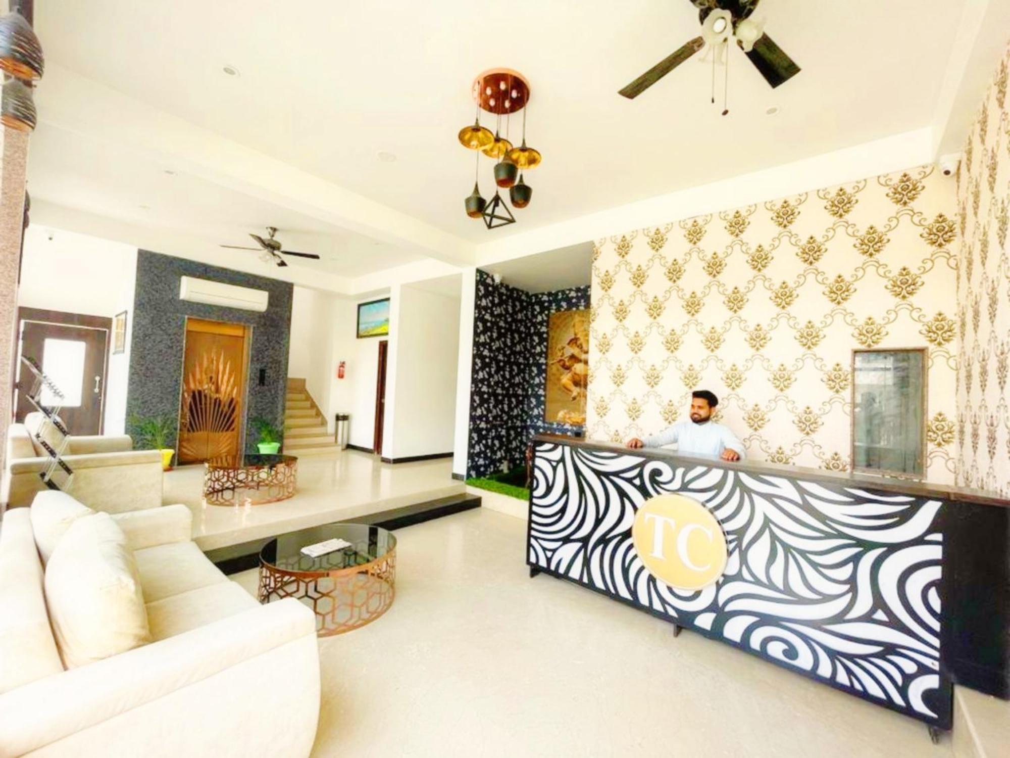 Hotel The Celebration By Amod Best Hotel & Rooftop อุเดเปอร์ ภายนอก รูปภาพ